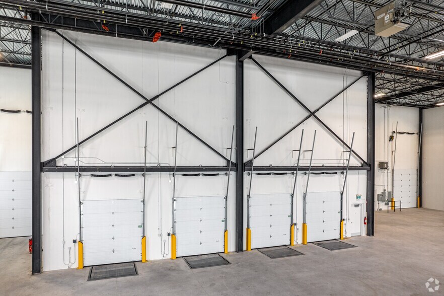 More Photos Of 180-190 Allstate Pky, Markham Distribution For Sale