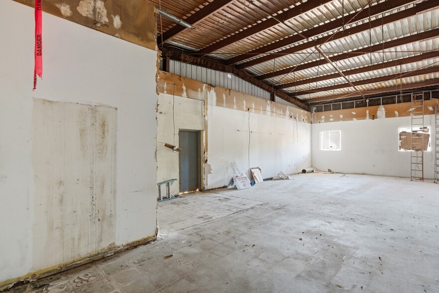 More Photos Of 5472-5486 Southern Maryland Blvd, Lothian Storefront For Sale