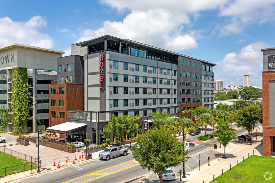 Primary Photo Of 826 W Gaines St, Tallahassee Hotel For Lease