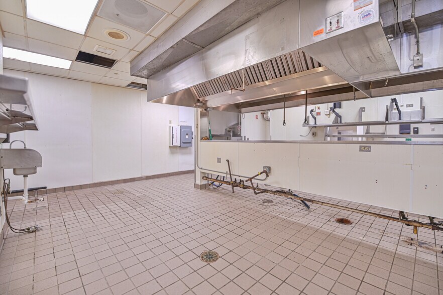 More Photos Of 2675 32nd Ave S, Grand Forks Restaurant For Sale