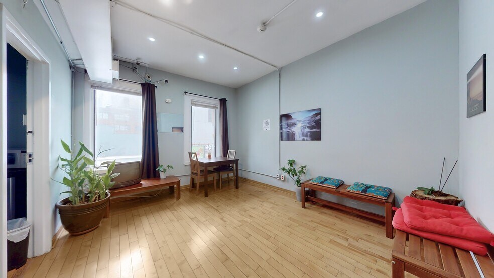 More Photos Of 137 Jarvis St, Toronto Hotel For Sale