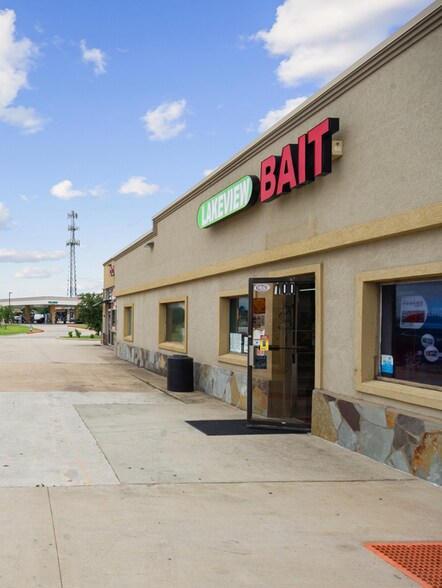 More Photos Of 1104 W Eldorado Pky, Little Elm Storefront For Sale