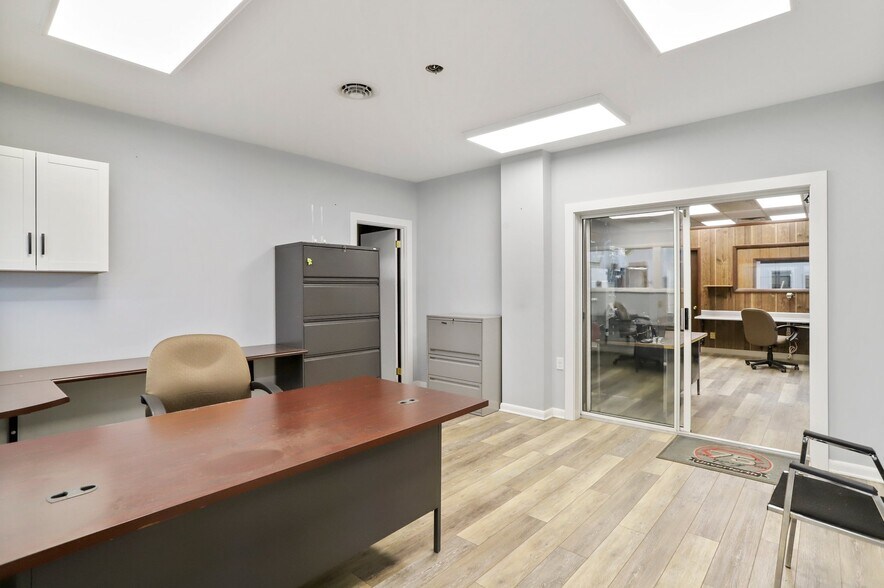 More Photos Of 12258 Buchanan Trl W, Mercersburg Flex For Lease