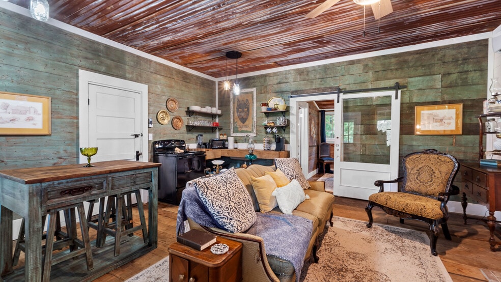 More Photos Of 1010 Conway St, Washington Specialty For Sale