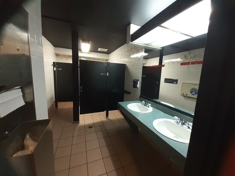 More Photos Of 5101 E Colonial Dr, Orlando Restaurant For Sale