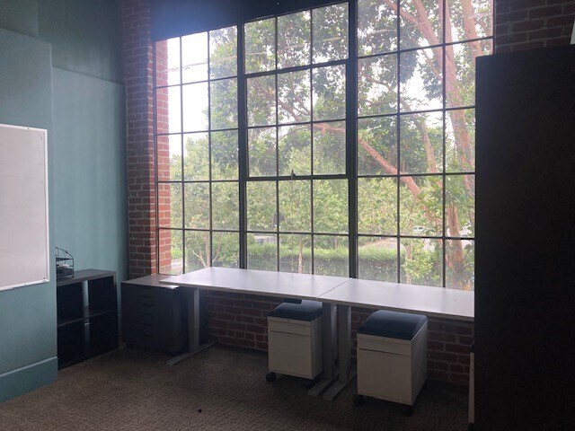 More Photos Of 1175-1195 Park Ave, Emeryville Showroom For Sale