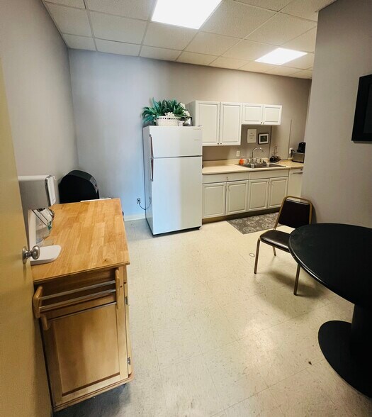 More Photos Of 4777 E State St, Rockford Medical For Sale