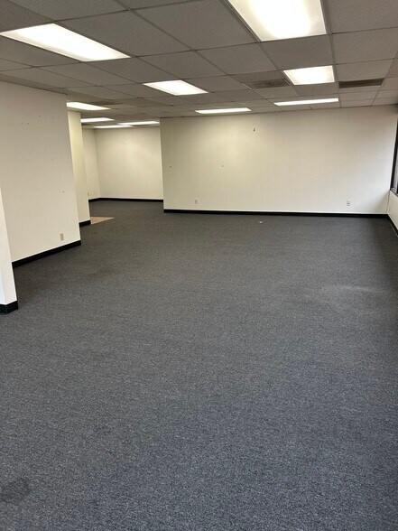 More Photos Of 16892 Bolsa Chica St, Huntington Beach Office For Lease