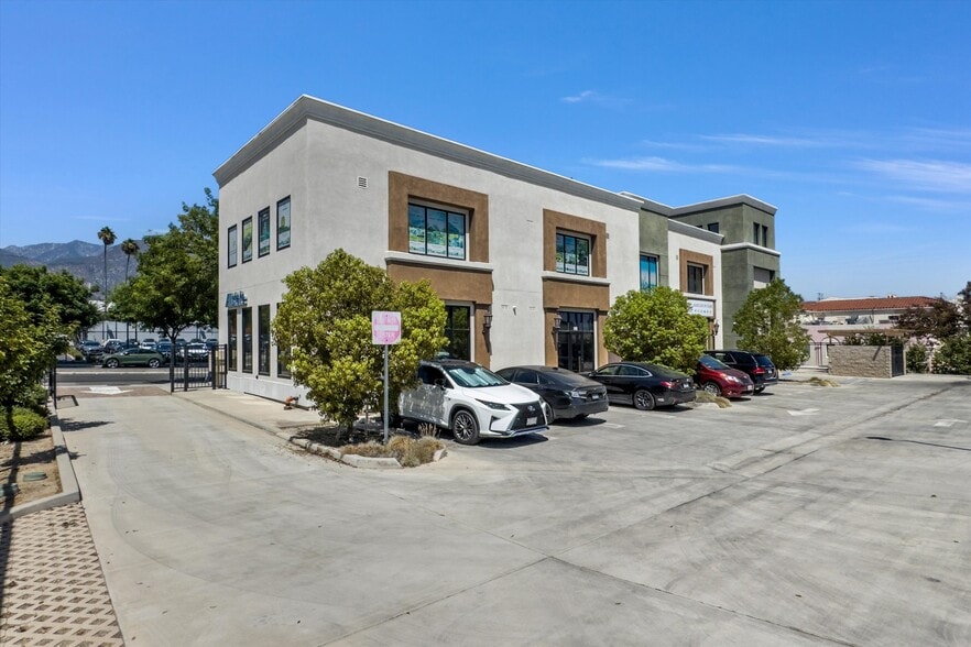 More Photos Of 2956 E Colorado Blvd, Pasadena General Retail For Lease