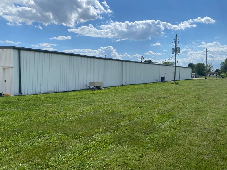More Photos Of 203 S Madison St, Prairie City Warehouse For Sale