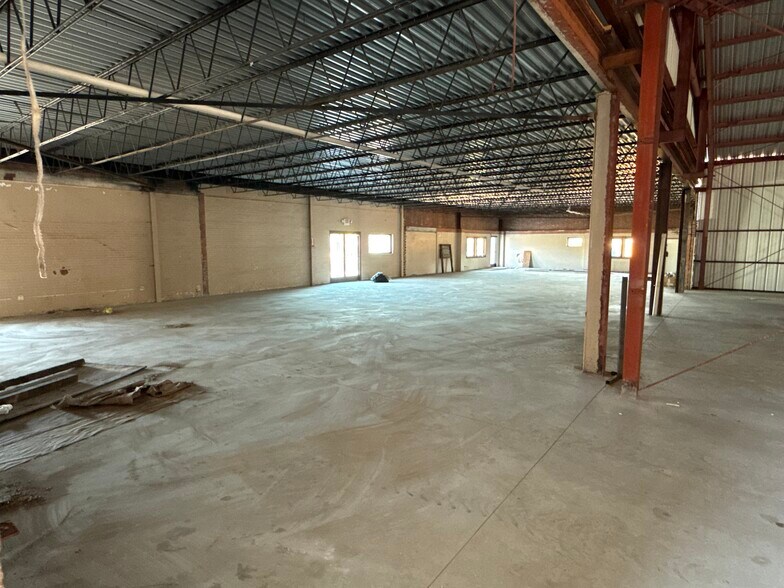 More Photos Of 2004 N Frazier St, Conroe Theater Concert Hall For Sale