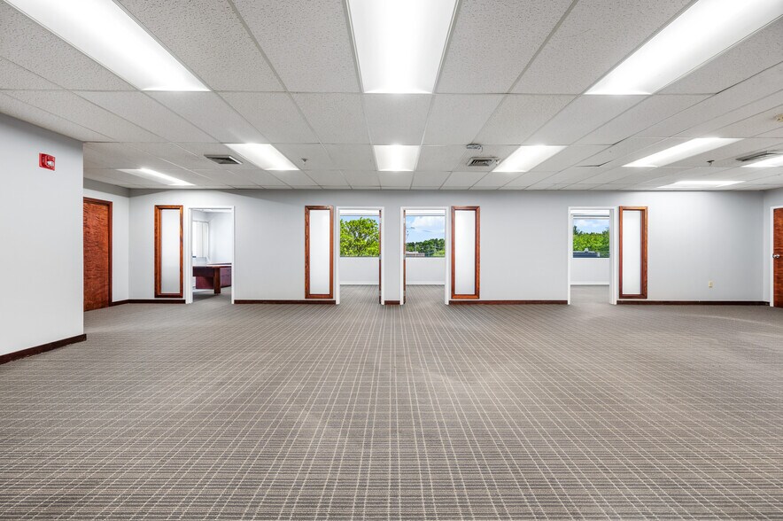 More Photos Of 55 Accord Park Dr, Rockland Office For Sale