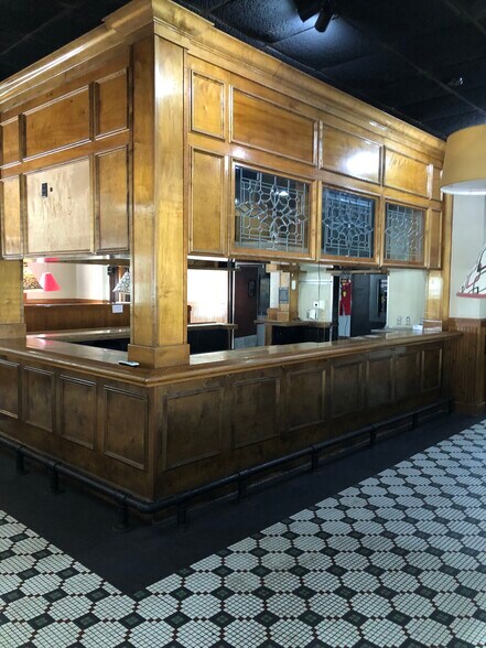 More Photos Of 1500 N Courtyard Cir, Port Saint Lucie Restaurant For Lease