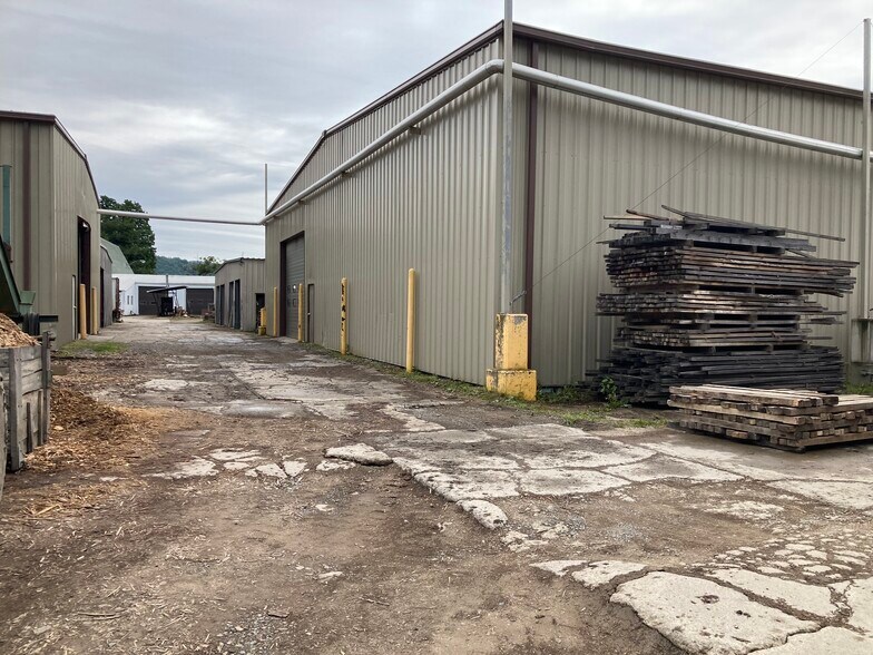 More Photos Of 200 Main Street, Roulette Contractor Storage Yard For Sale