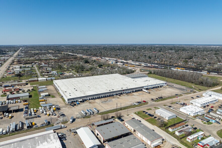 More Photos Of 650 S 23rd St, Beaumont Warehouse For Lease