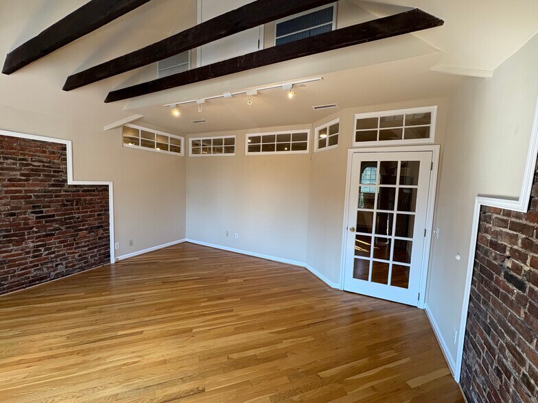 More Photos Of 143 4th Ave N, Franklin Loft Creative Space For Lease