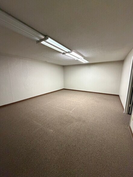 More Photos Of 4702-4704 Tieton Dr, Yakima Office Residential For Lease