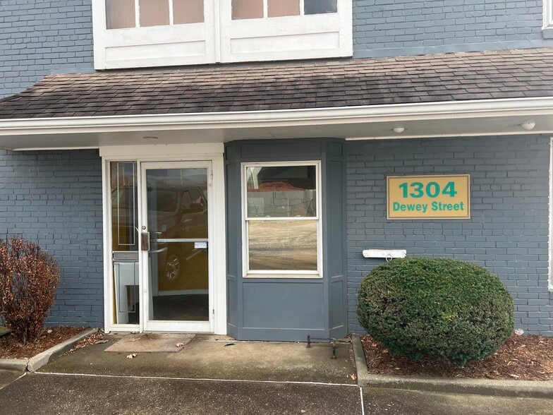 More Photos Of 1110 Dewey St, New Albany Storefront For Sale