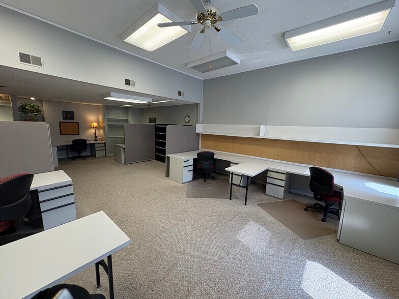 More Photos Of 109 Main st, Delphi Office For Lease