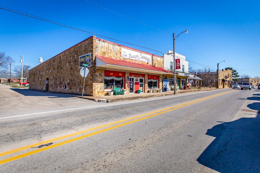 More Photos Of 223 W Main St, Mountain View Storefront For Sale