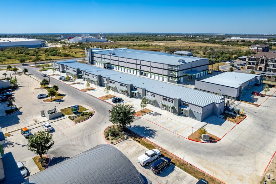 More Photos Of 8114 City Base Landing, San Antonio Unknown For Lease
