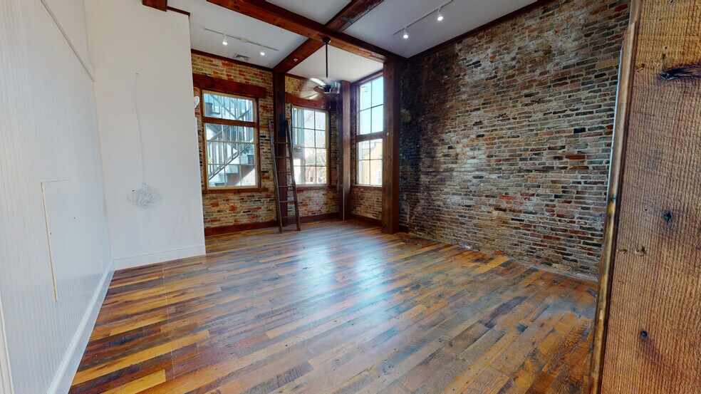 More Photos Of 33 Main St, Nantucket Storefront Retail Office For Lease