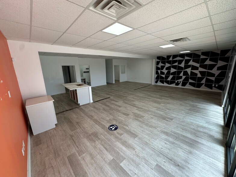 More Photos Of 403 N Guadalupe St, San Marcos General Retail For Lease