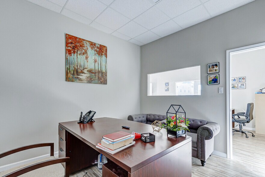 More Photos Of 1631 Highway 6 S, Houston Warehouse For Lease