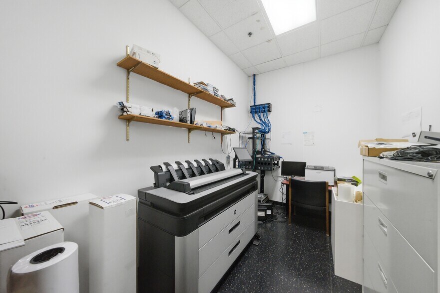 More Photos Of 975 Campus Dr, Mundelein Light Manufacturing For Sale