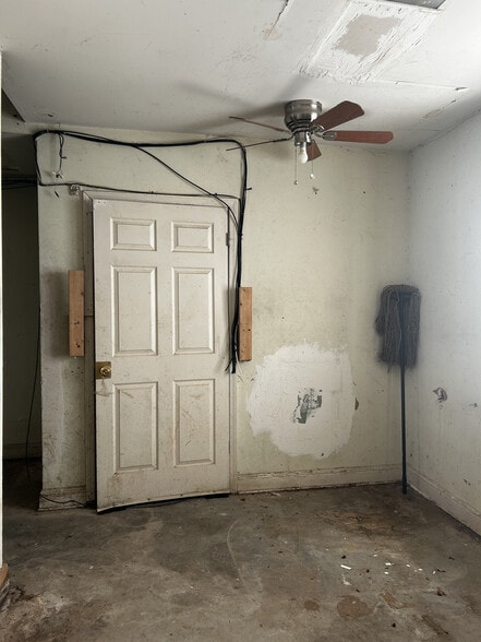 More Photos Of 3827-3831 Main St, College Park Storefront Retail Office For Lease