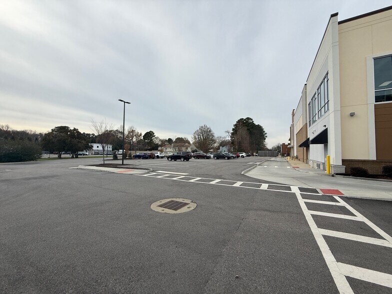 More Photos Of 3205-3229 Virginia Beach Blvd, Virginia Beach Unknown For Lease