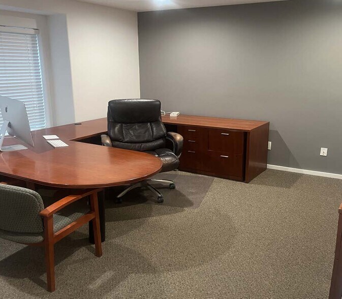 More Photos Of 11922 98th Ave NE, Kirkland Office For Sale