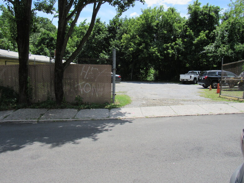 More Photos Of 32 Aqueduct St, Ossining Warehouse For Lease