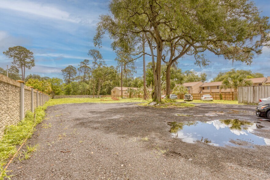 More Photos Of 5953 Roosevelt Blvd, Jacksonville Storefront Retail Office For Lease