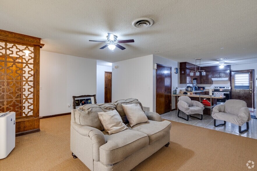 More Photos Of 1725 E 1st St, Dumas Multifamily For Sale