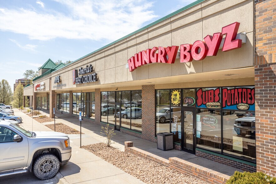 More Photos Of 3000-3070 100th St, Urbandale Showroom For Lease