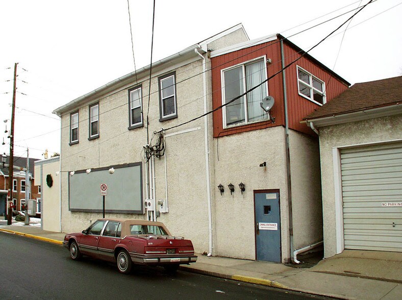 More Photos Of 194-198 Main St, Emmaus Restaurant For Lease