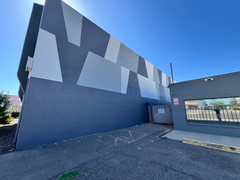 More Photos Of 2841 E Bell Rd, Phoenix Storefront Retail Office For Lease