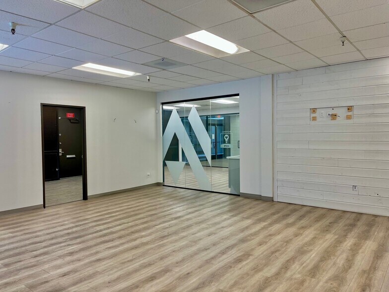 More Photos Of 2150 E Highland Ave, Phoenix Office For Lease