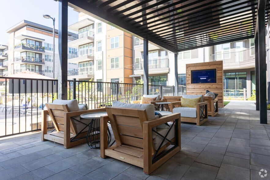 More Photos Of 930 W Mallard Creek Church Rd, Charlotte Apartments For Lease