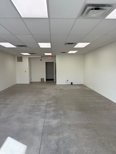 More Photos Of 205 Jasper Pl, Ridgway General Retail For Sale