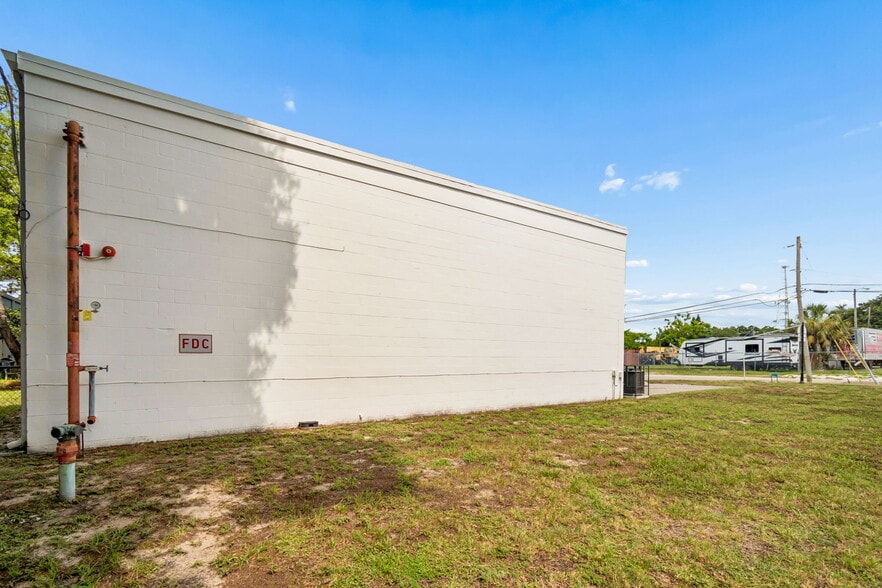 More Photos Of 3667-3691 46th Ave N, Saint Petersburg Warehouse For Sale