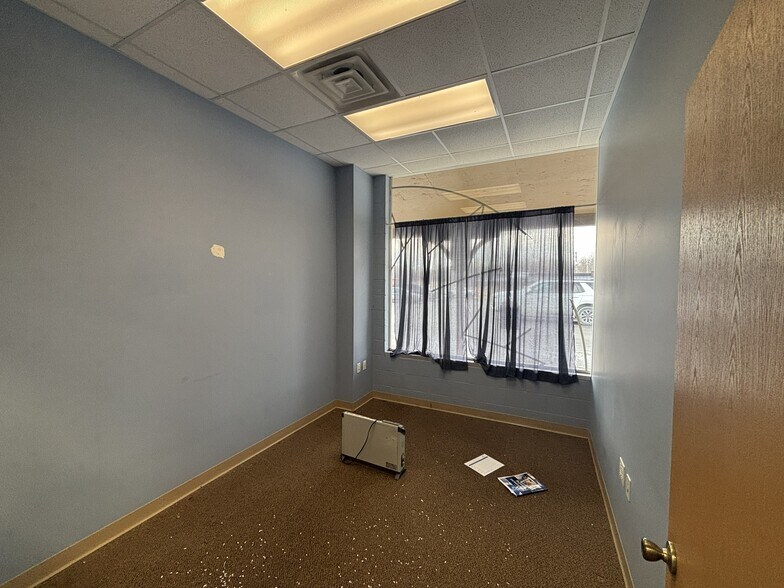 More Photos Of 304 E Jackson St, Willard Unknown For Lease