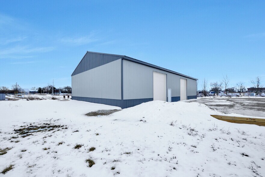More Photos Of 5263 Harrisburg Pike, Grove City Warehouse For Lease