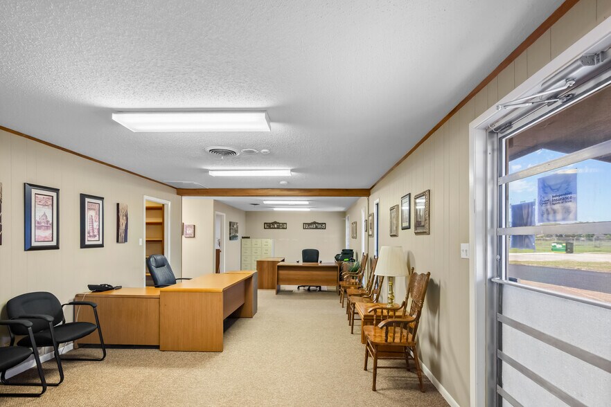 More Photos Of 1001 E Airline Rd, Victoria Office For Sale