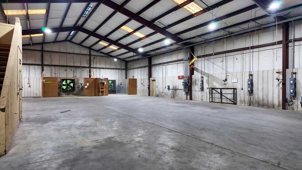 More Photos Of 11763 N Us-319, Thomasville Manufacturing For Sale