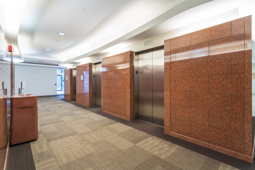 More Photos Of 4 Overlook Pt, Lincolnshire Office For Lease