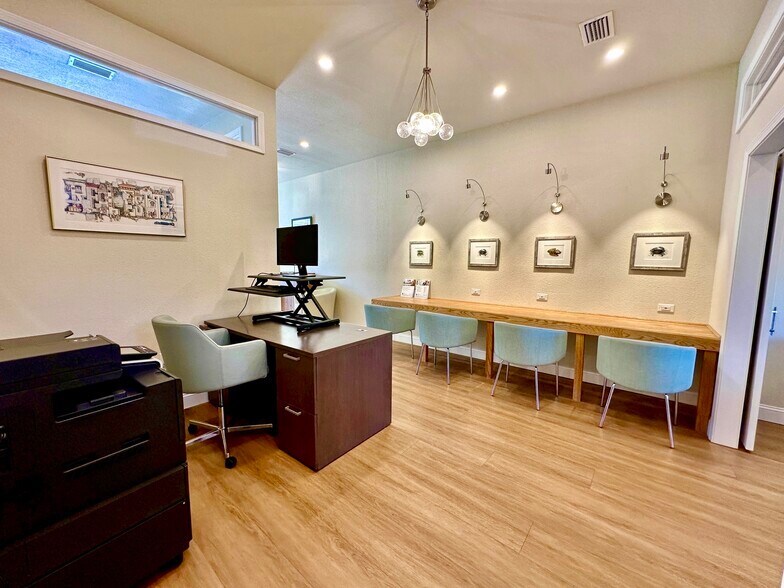 More Photos Of 913 Gulf Breeze Pky, Gulf Breeze Storefront Retail Office For Sale