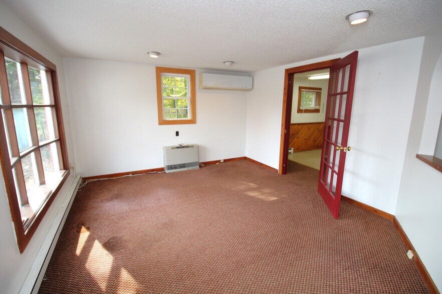 More Photos Of 107 Water Street, Farmington Office For Sale
