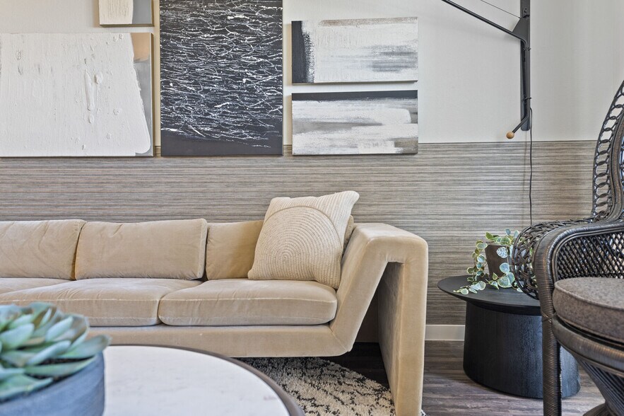 More Photos Of 2040-2060 N Scottsdale Rd, Scottsdale Apartments For Lease